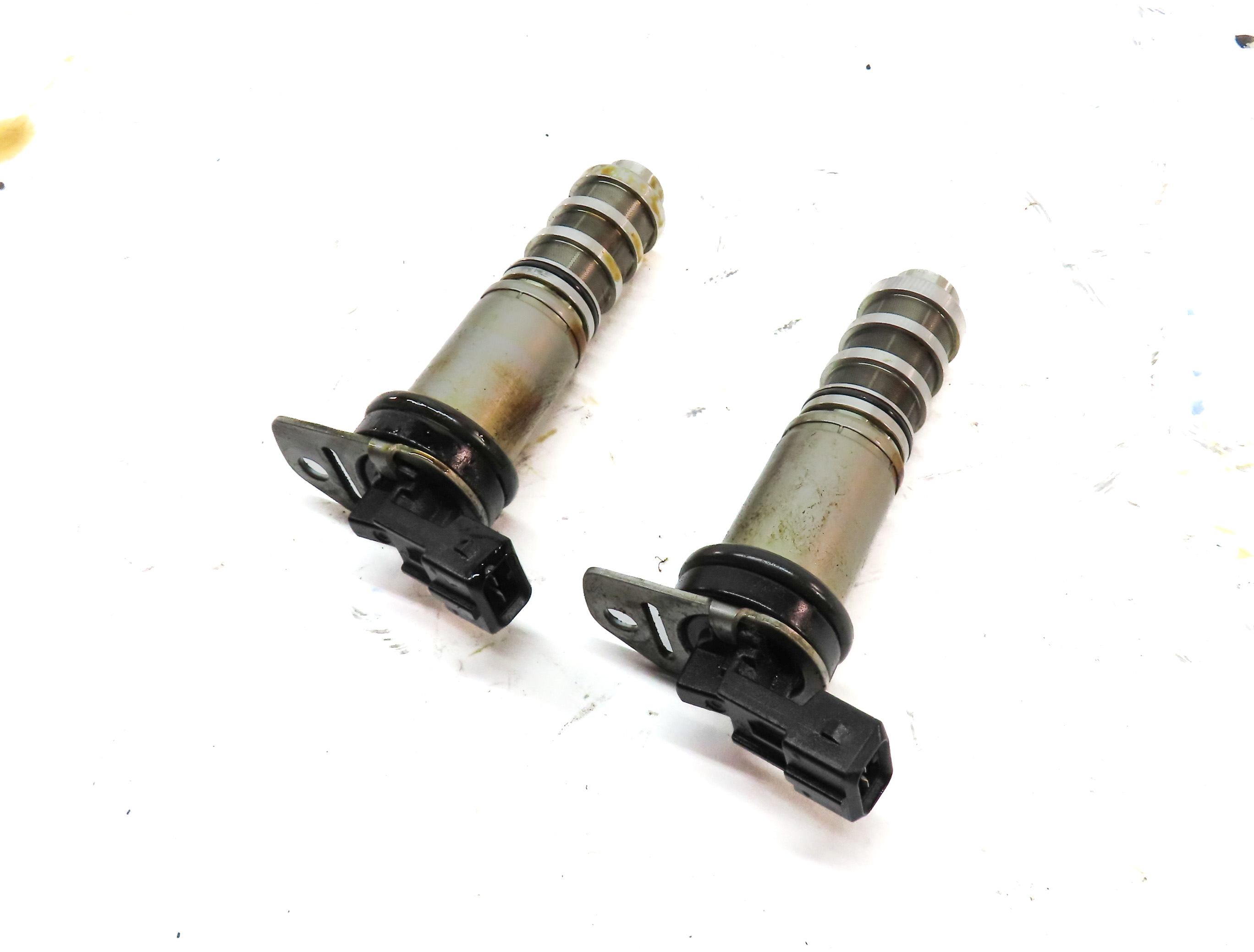 2012 BMW 750XI (F02) 4.4L (N63) ENGINE VVT VARIABLE VALVE TIMING SOLENOID SET/2 — exact item pictured
